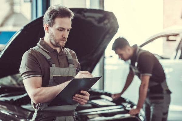 Qualificação de funcionários: benefícios para sua oficina