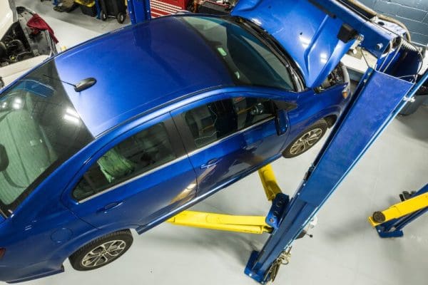 Elevador automotivo monofásico: como escolher e usar corretamente