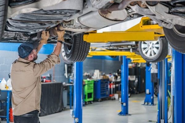 Tipos de Elevadores Automotivos para sua Oficina: Conheça!