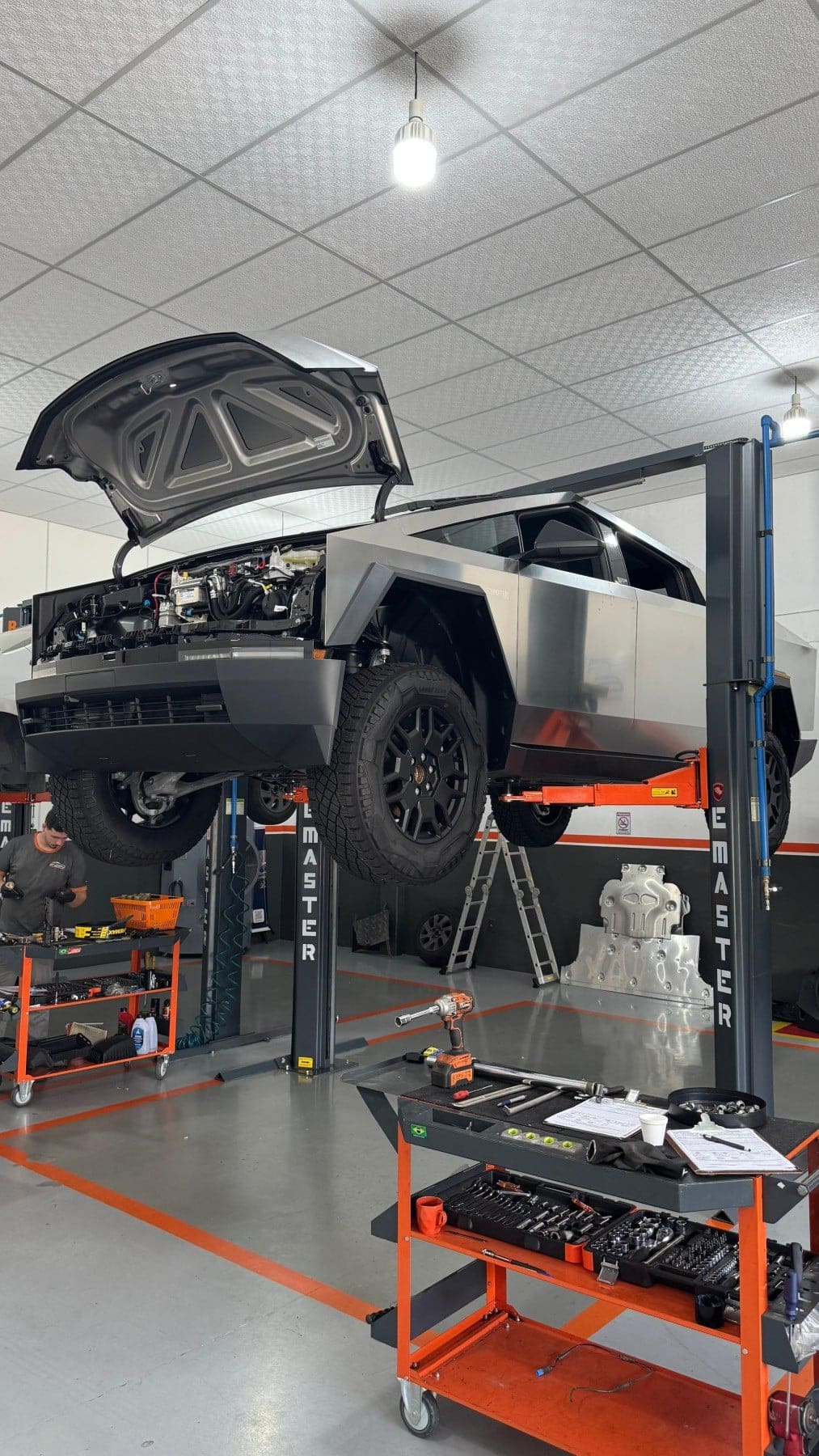 Elevador Automotivo Pórtico Eletromecânico EC 4.1 TON